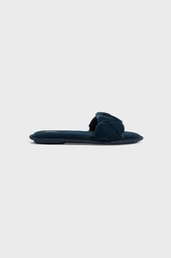 Velvet flip-flop slippers;${refinementColor}