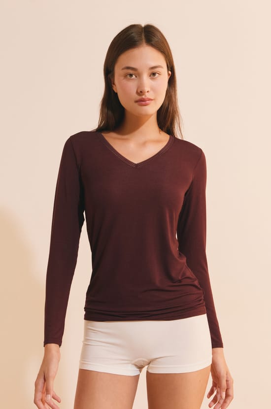 T-Shirt mit V-Ausschnitt aus Thermostrick;${refinementColor}