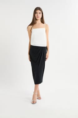 Caraco satin&eacute; &agrave; fines bretelles;${refinementColor}