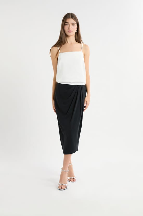 Caraco satin&eacute; &agrave; fines bretelles;${refinementColor}