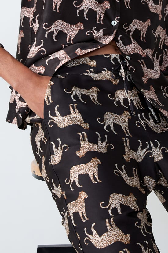 Pantalon de pyjama satiné à motifs;${refinementColor}