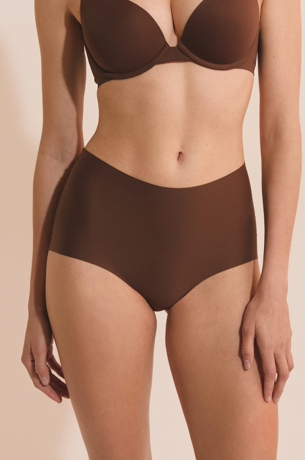 Braga culotte de microfibra;${refinementColor}