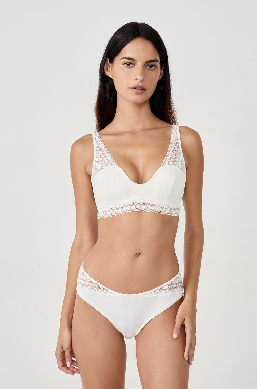 Sujetador bandeau con tirante ancho;${refinementColor}