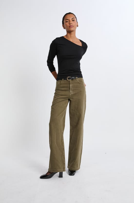 T-shirt manches longues col asymétrique en coton;${refinementColor}