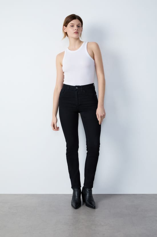 Slim fit jeans;${refinementColor}