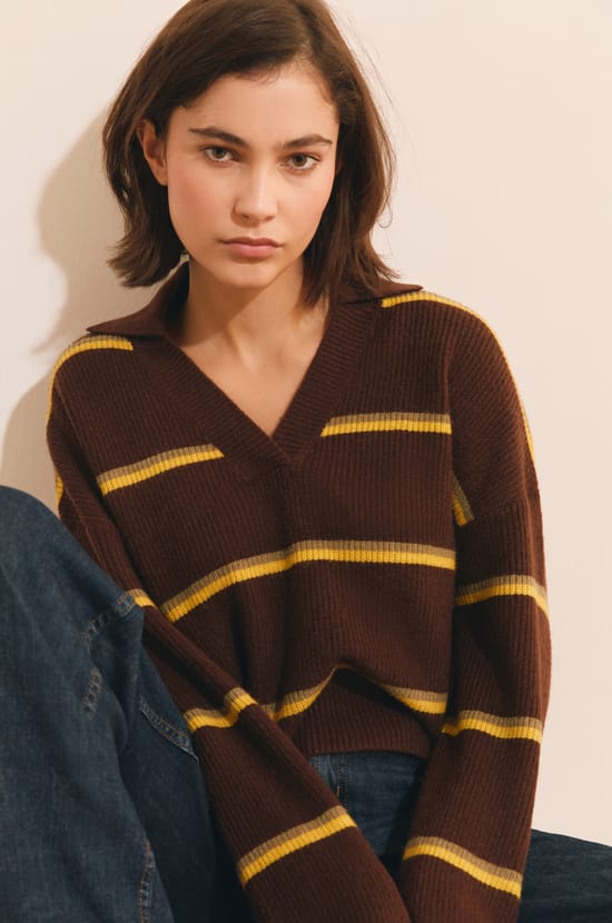 Pull ray&eacute; &agrave; manches longues avec col polo;${refinementColor}