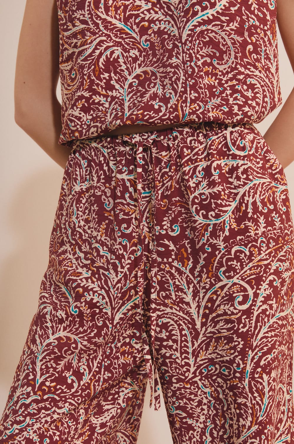 Pantalon fluide &agrave; motifs;${refinementColor}