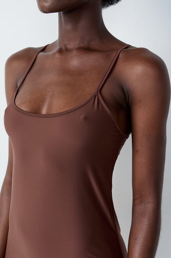 Nuisette fond de robe;${refinementColor}