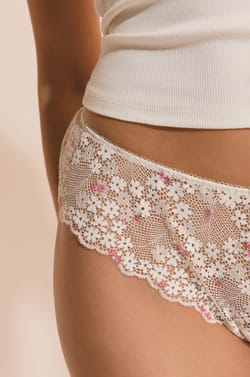 Braga brasile&ntilde;a de encaje estampado;${refinementColor}