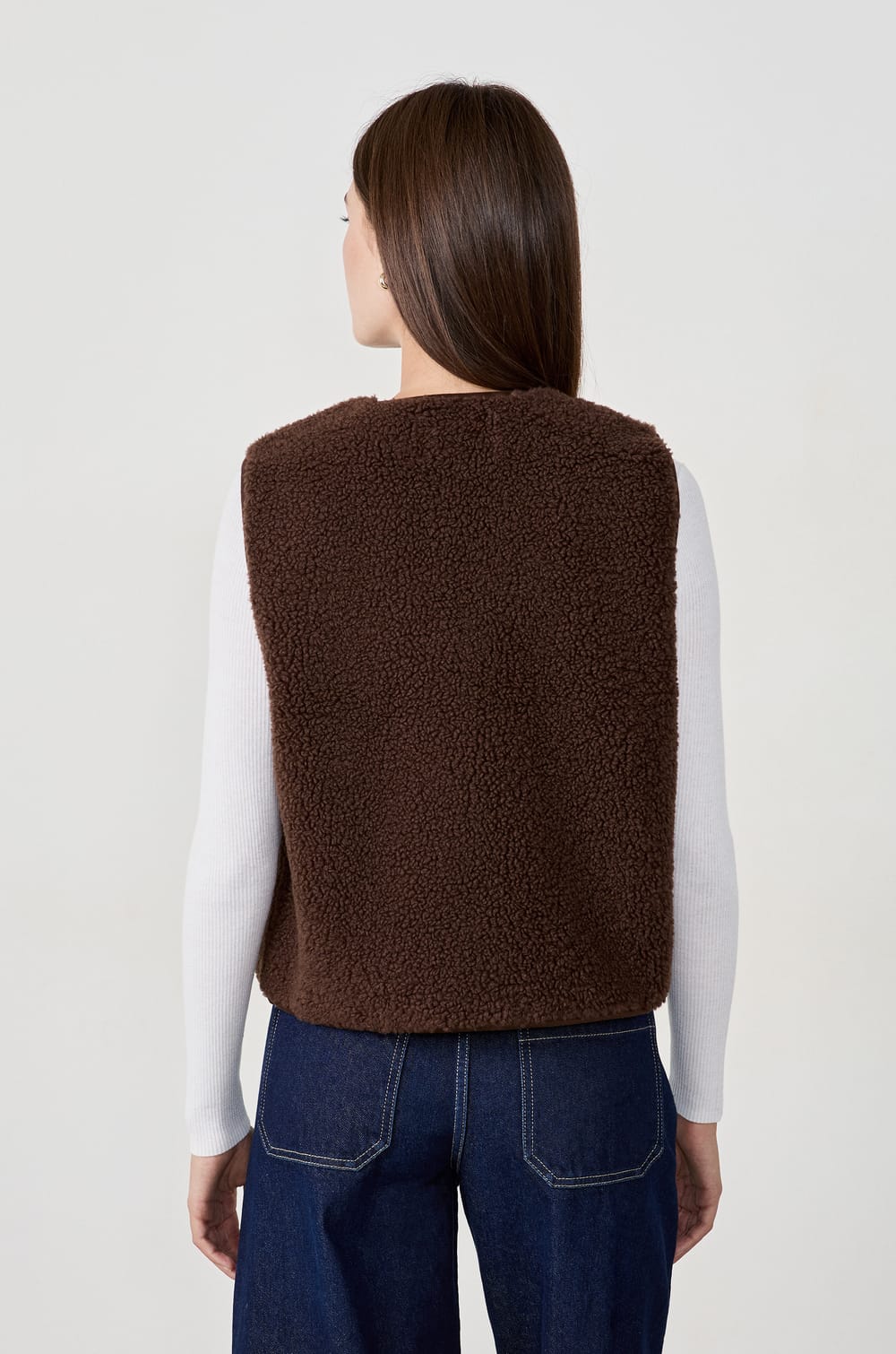 Sleeveless faux fur jacket;${refinementColor}