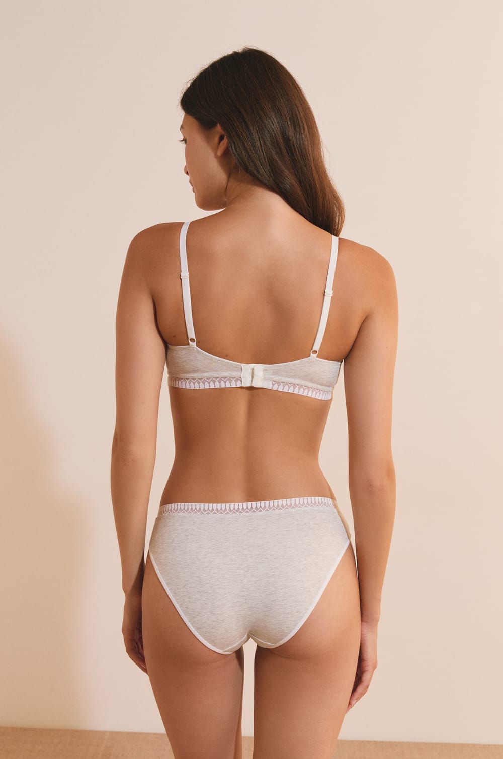 Wireless bra with lightly lined cups in organic cotton;${refinementColor}