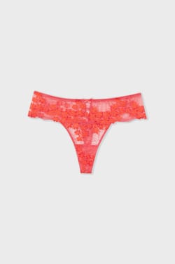 String en dentelle;${refinementColor}