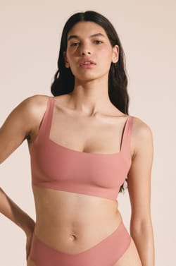 Soutien-gorge brassi&egrave;re en microfibre avec pads amovibles;${refinementColor}