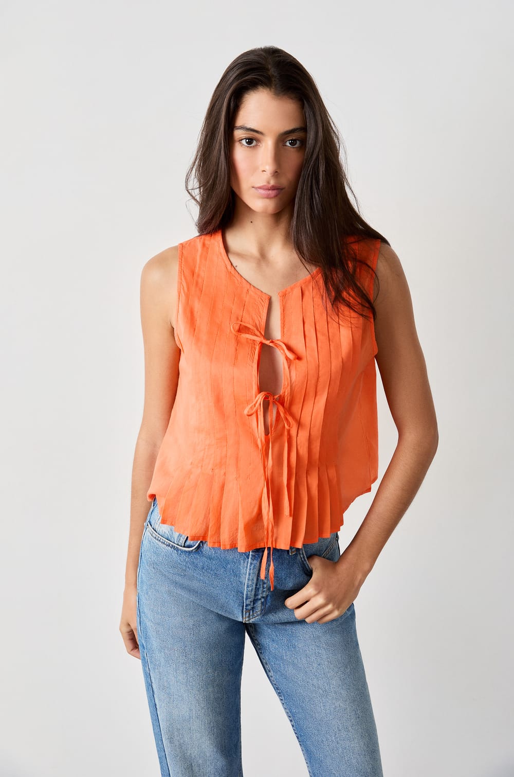 Top sans manches &agrave; n&oelig;uds;${refinementColor}