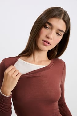 T-shirt col rond avec laine;${refinementColor}