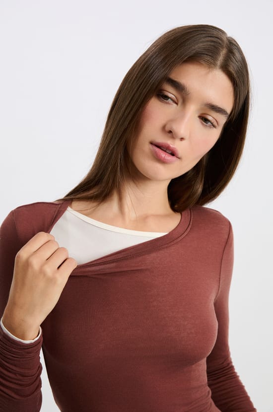 T-shirt col rond avec laine;${refinementColor}