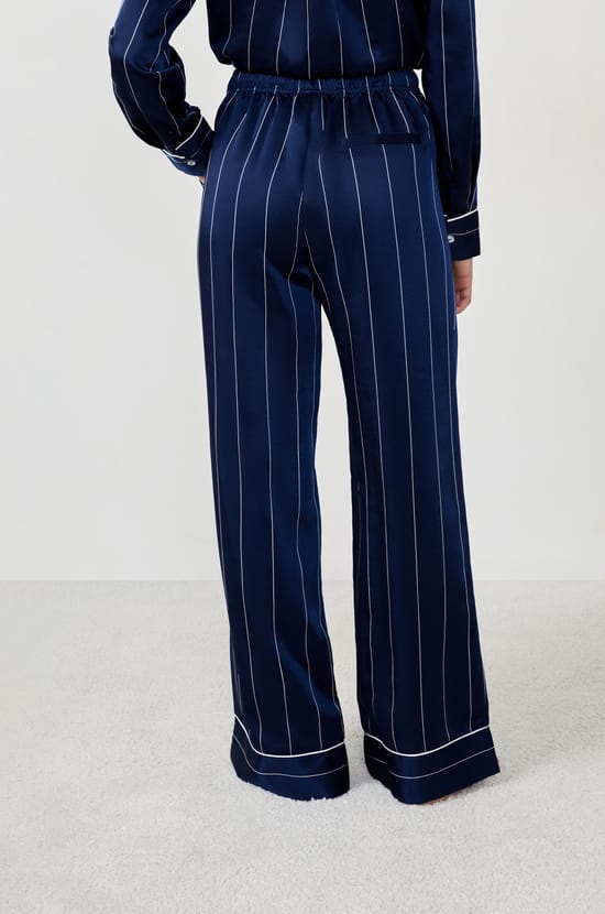 Pantalon de pyjama en satin à rayures;${refinementColor}