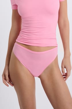 Tanga en microfibre;${refinementColor}