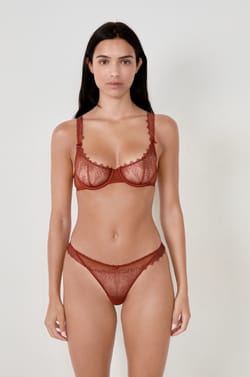 Tanga avec d&eacute;tails iris&eacute;s;${refinementColor}
