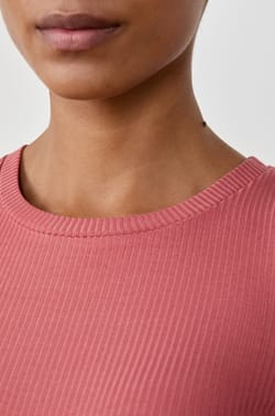 T-shirt manches courtes avec épaules bouffantes;${refinementColor}