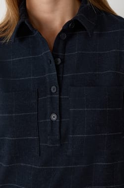 Korte jurk met lange mouwen en strepen;${refinementColor}