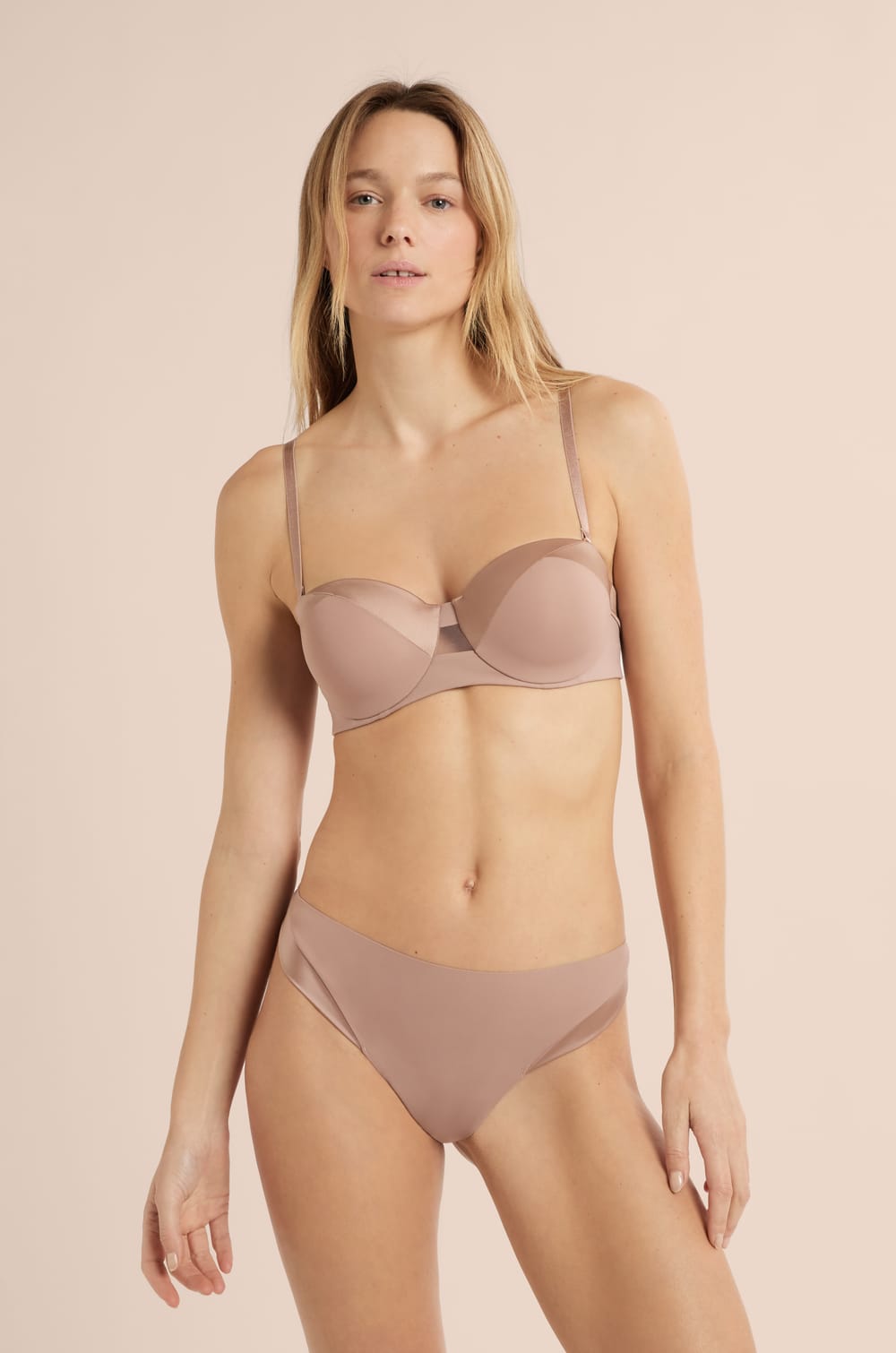 Tanga en microfibre satin&eacute;;${refinementColor}