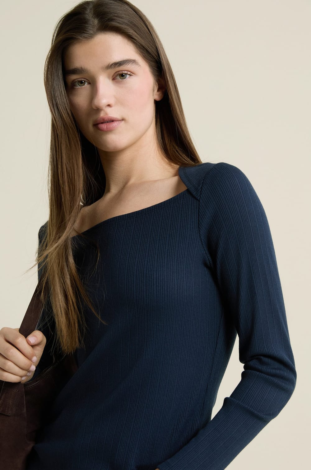 T-shirt manches longues encolure carr&eacute;e;${refinementColor}