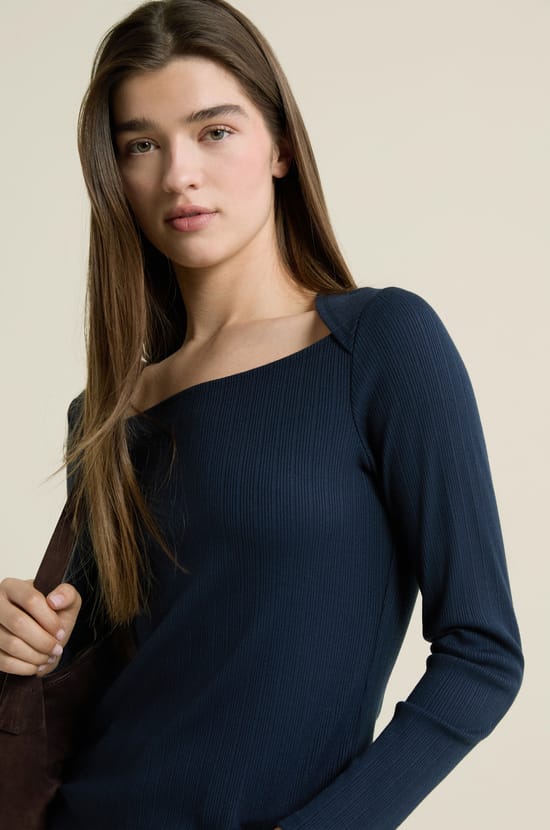 T-shirt manches longues encolure carr&eacute;e;${refinementColor}