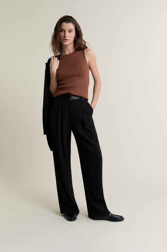 D&eacute;bardeur en maille fine c&ocirc;tel&eacute;e;${refinementColor}