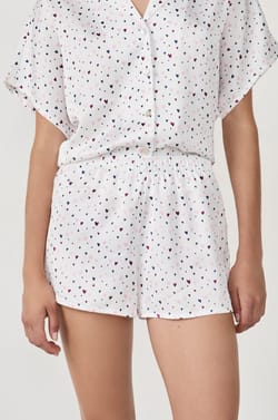 Short de pyjama en satin imprimé cœurs;${refinementColor}