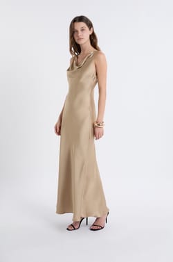 Robe longue satinée;${refinementColor}