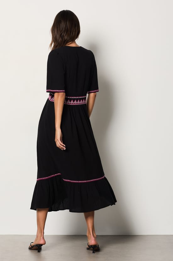 Robe longue manches courtes brodée;${refinementColor}