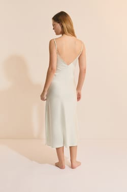 Nuisette longue satin&eacute;e;${refinementColor}