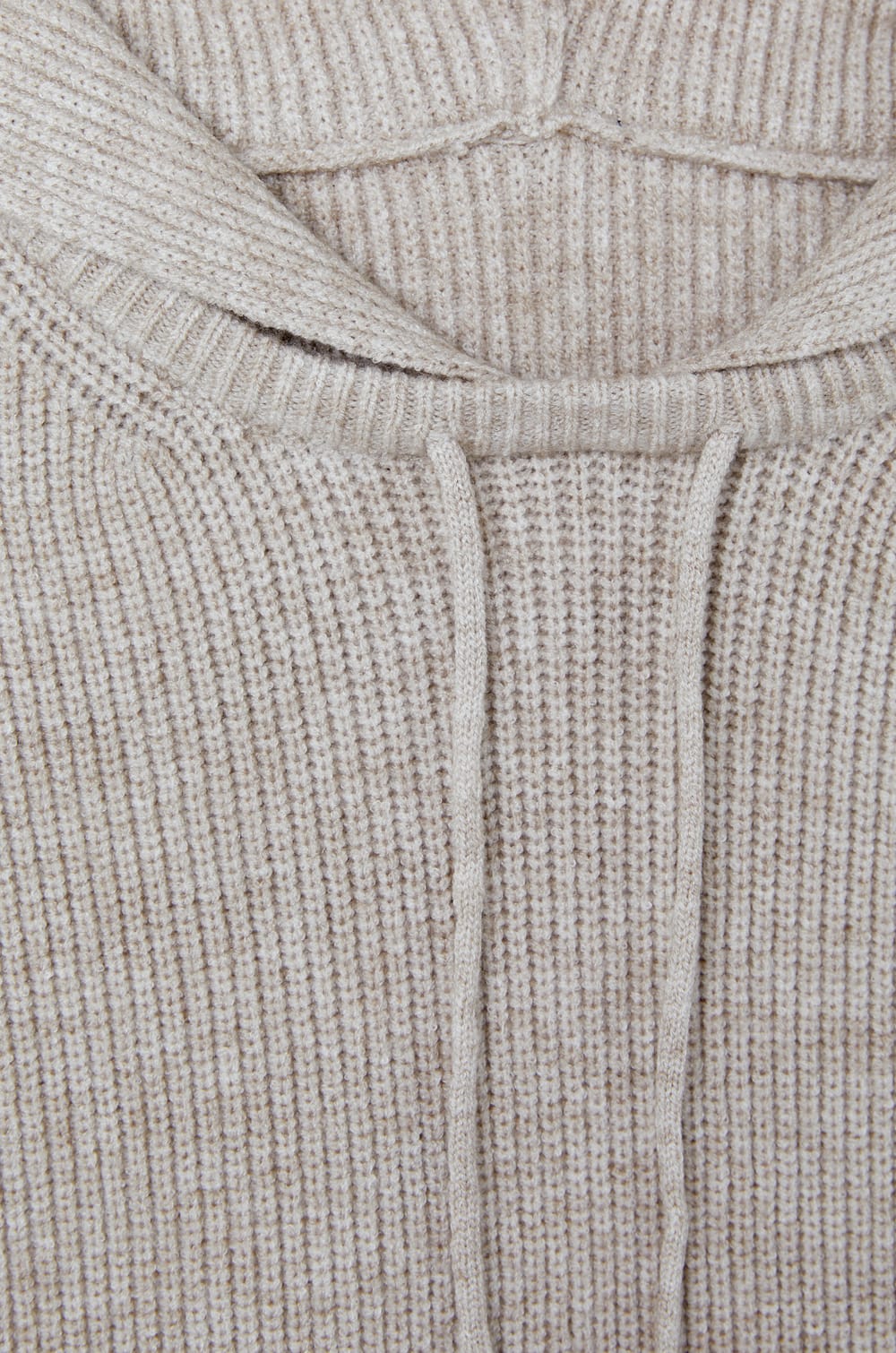 Cuello capucha desmontable con capucha;${refinementColor}