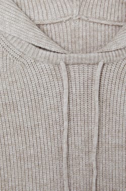 Cuello capucha desmontable con capucha;${refinementColor}