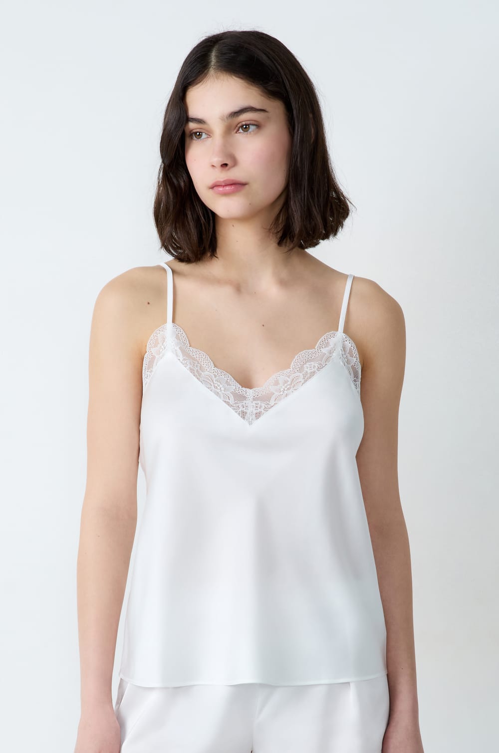 Koszulka na Ramiączkach satynowa z koronkowymi detalami;${refinementColor}