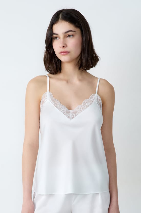 Caraco satiné détails dentelle;${refinementColor}