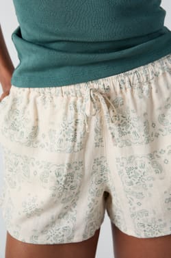 Weite Pyjama-Shorts aus Leinen mit Print;${refinementColor}
