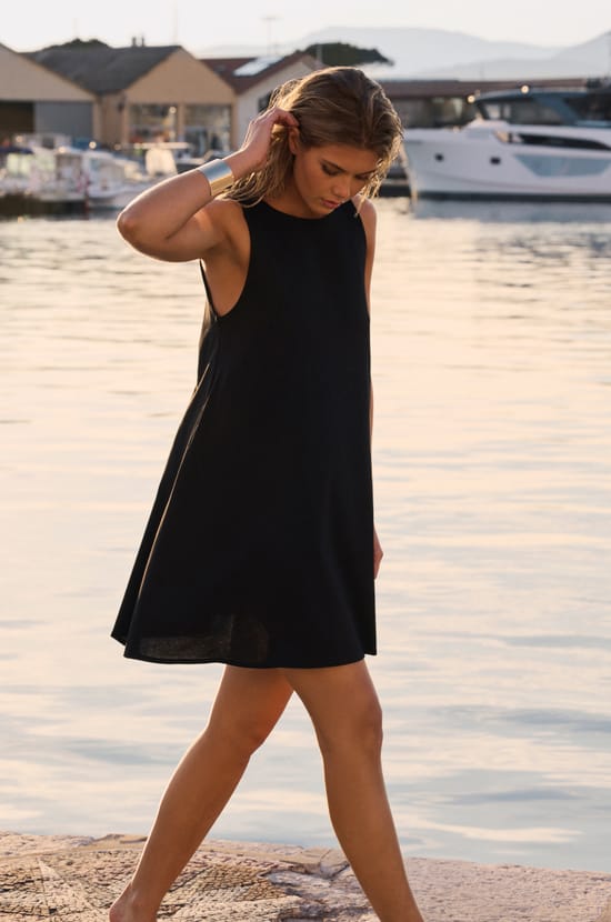 Robe trap&egrave;ze courte en coton;${refinementColor}