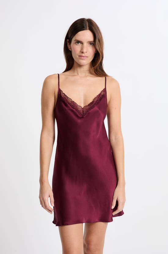 Nuisette en soie détails dentelle;${refinementColor}