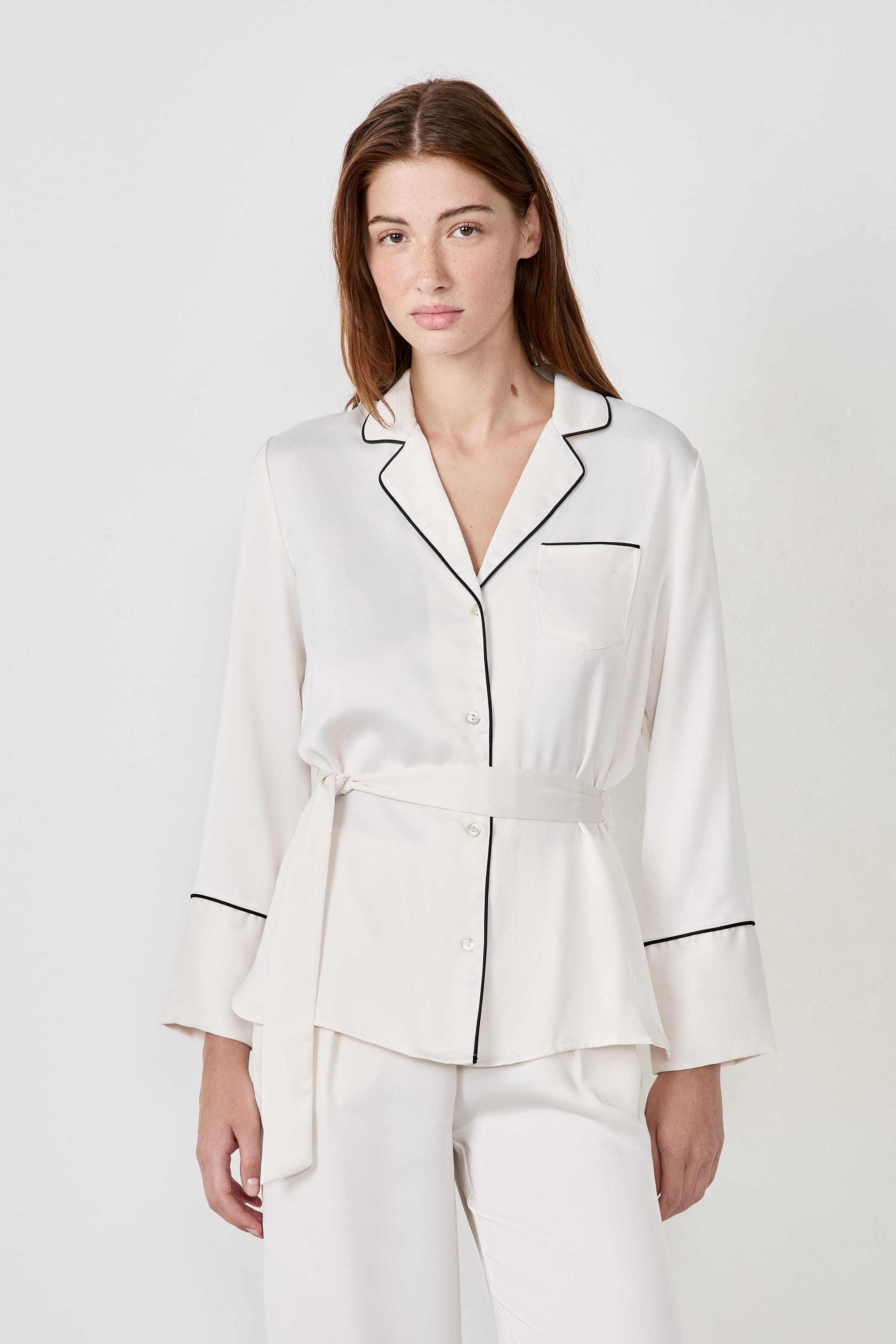 chemise de pyjama satinée à nouer