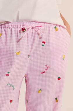 Pantalon &agrave; carreaux avec motifs fruits;${refinementColor}