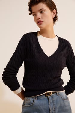 Pull col V en maille fine ;${refinementColor}