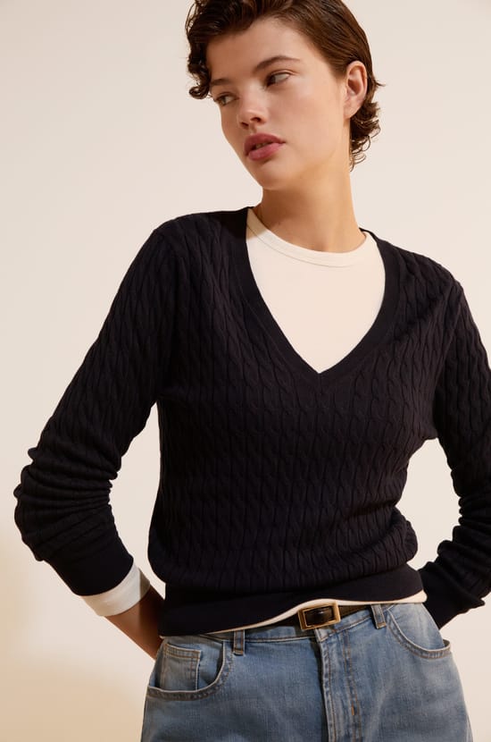 Pull col V en maille fine ;${refinementColor}