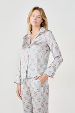 Chemise de pyjama satinée à motifs fleurs;${refinementColor}