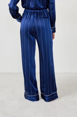 Pantalon de pyjama en satin à rayures;${refinementColor}