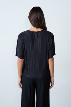 Short-sleeved pleated top;${refinementColor}