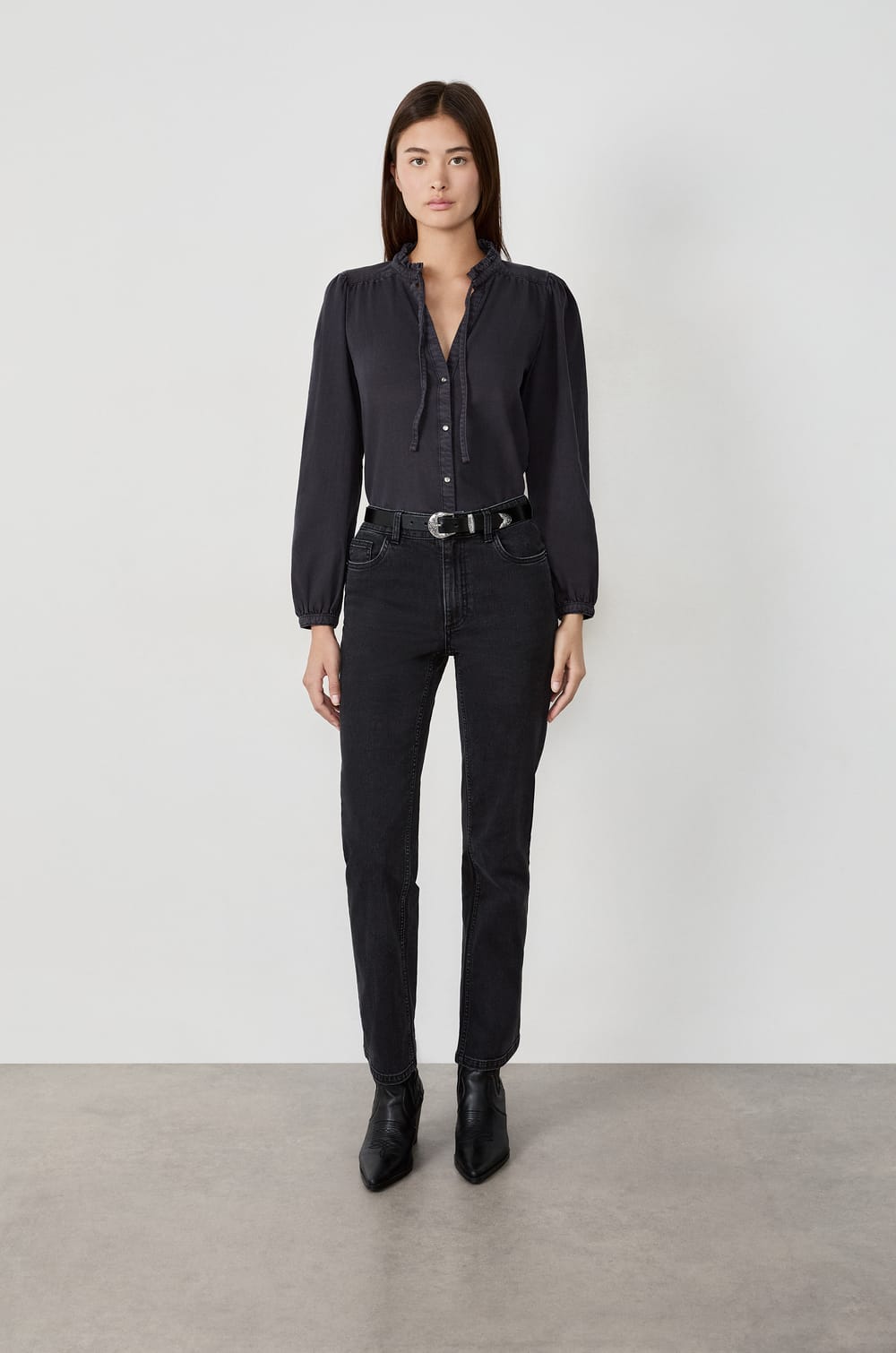 Chemise col V;${refinementColor}