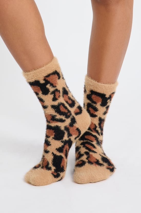 Socken aus grobem Strick mit Leopardenmuster;${refinementColor}