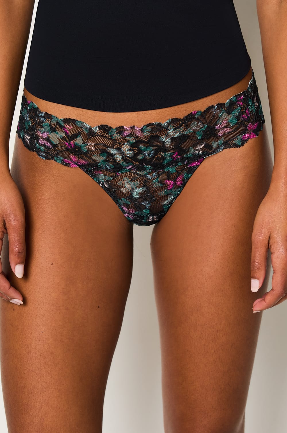 Tanga de encaje estampado;${refinementColor}